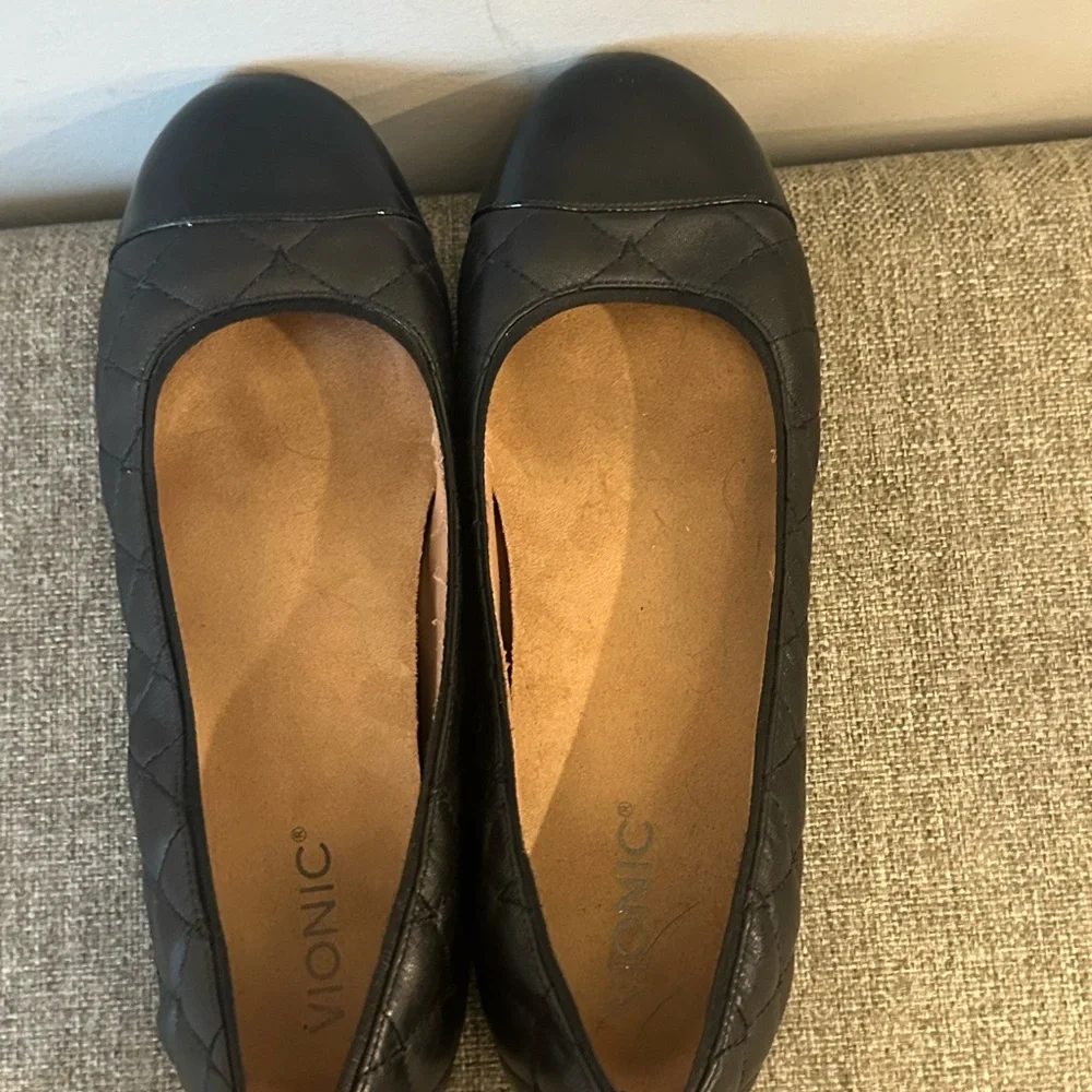 Vionic Black Quilted Leather Cap-Toe Ballet Flats